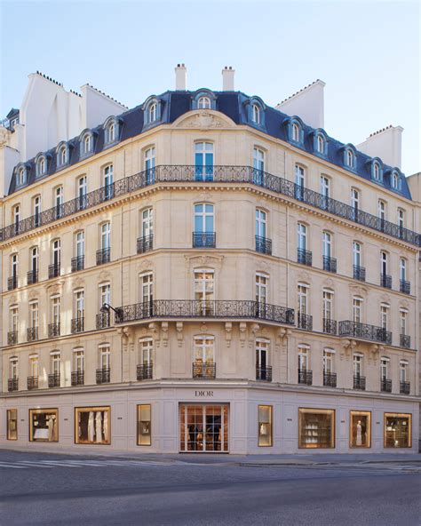 30 avenue montaigne paris france